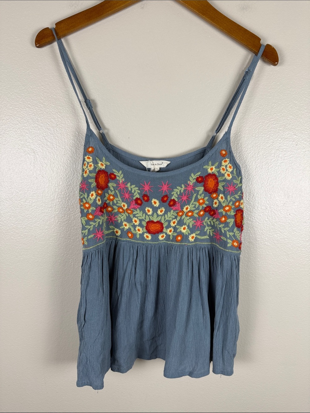 Sim & Sam Blue Embroidered Floral Spaghetti-Strap Camisole. XS